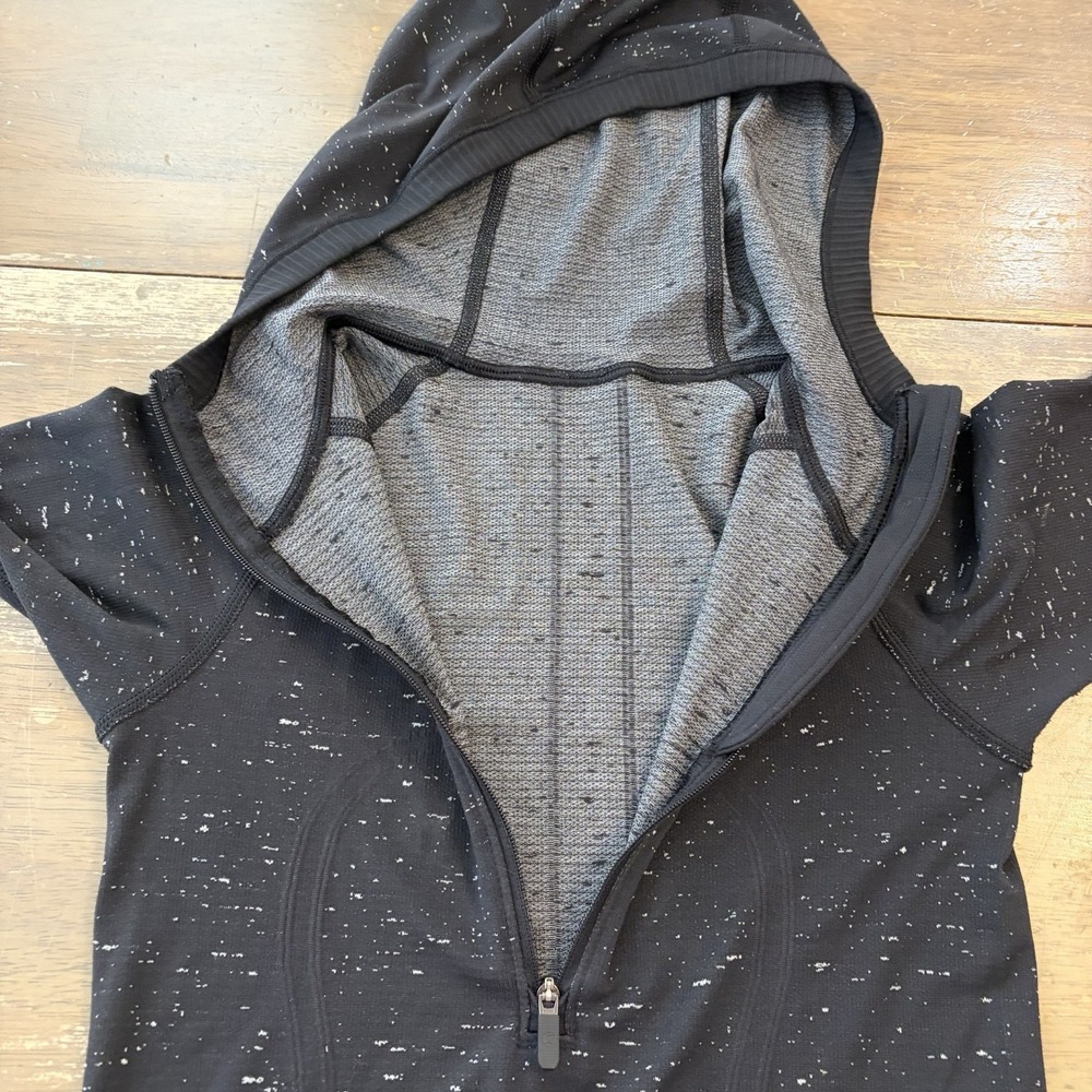 Lululemon Women's Size 2 Swiftly Tech Black 1/2 Zip Performance Shirt Top Hoodie - Picture 9 of 9